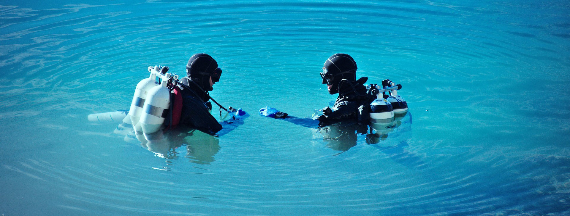 Front Page -Diving Gear Shop divers 2824866 1920